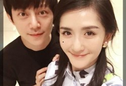 谢娜爆料何炅戴假发视频,揭秘明星造型背后的秘密